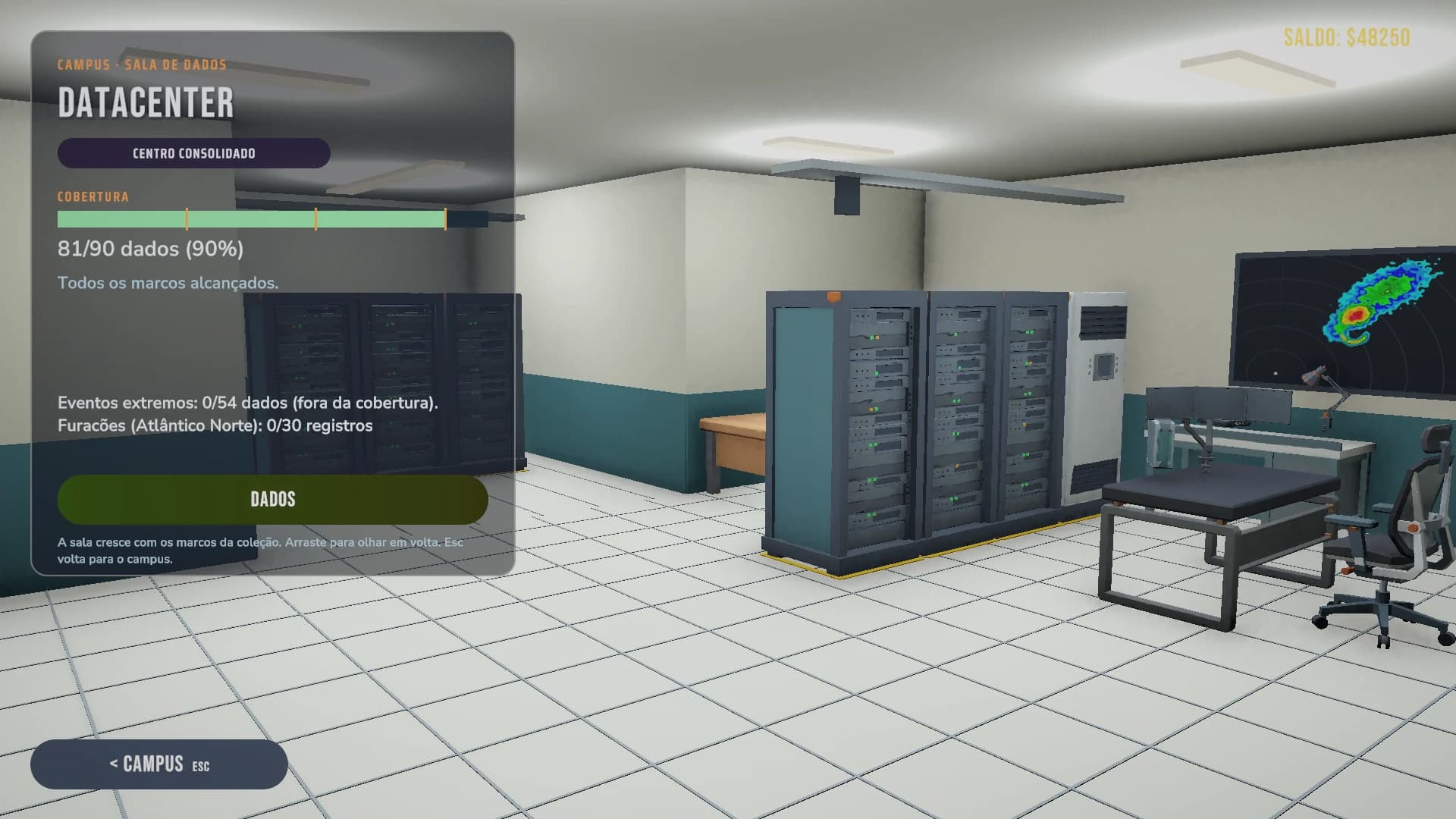 Captura com interface em português: painel do Datacenter indica 81 de 90 dados, sobre a sala com racks, refrigeração e console de pesquisa.